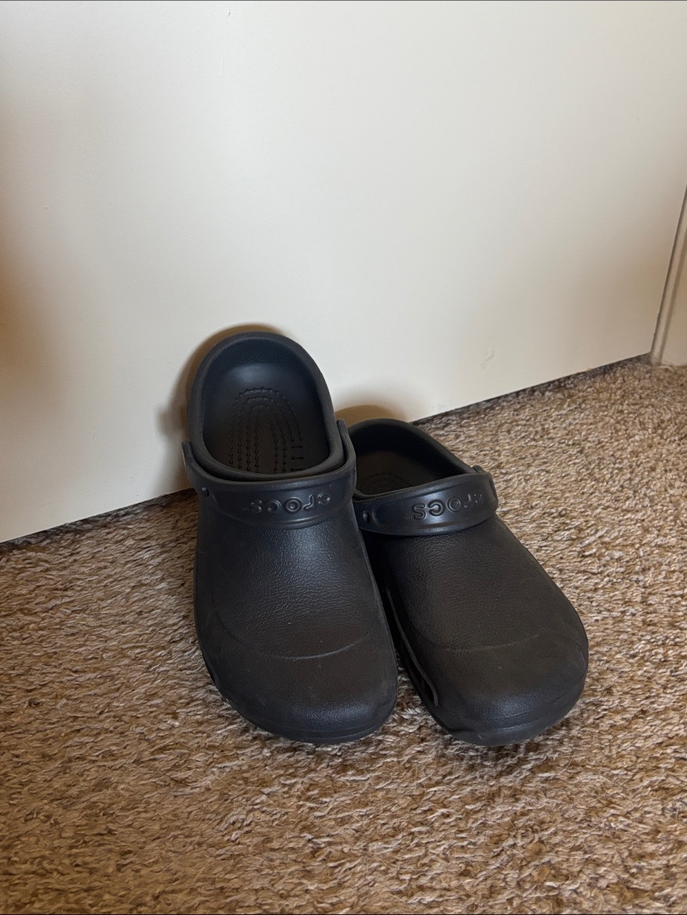 CROCS Women’s Classic Clog in Black NONSLIP 🖤